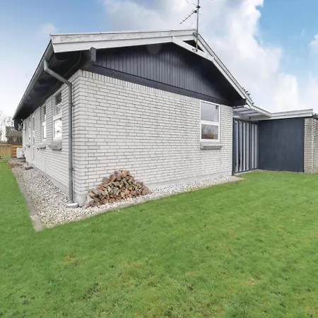 Feriehus Two-bedroom Holiday In