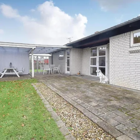 Feriehus Two-bedroom Holiday In